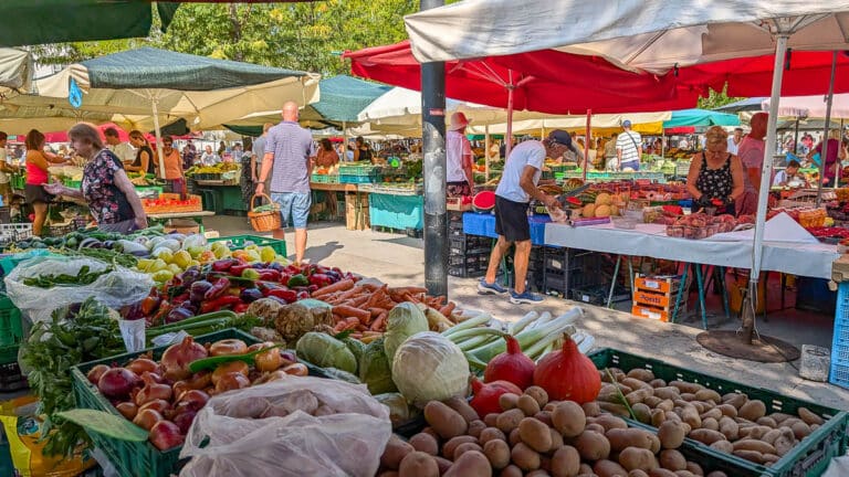 Bauernmärkte in Graz: Öffnungszeiten und veganes Angebot